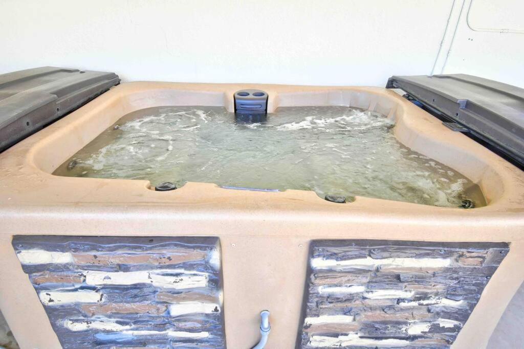 Villa Casa Charleston-3Br-2Bath-Hot Tub-Pet Friendly-No Pet Fees! Albuquerque Exterior foto