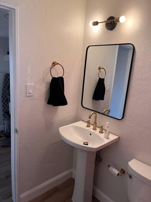 Villa Casa Charleston-3Br-2Bath-Hot Tub-Pet Friendly-No Pet Fees! Albuquerque Exterior foto