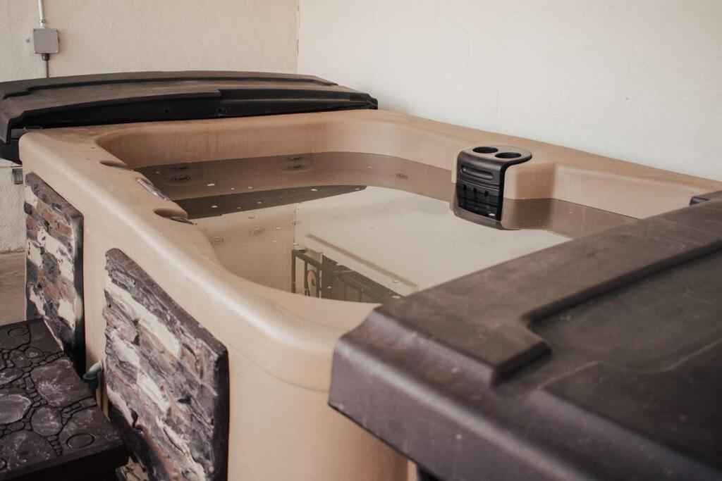 Villa Casa Charleston-3Br-2Bath-Hot Tub-Pet Friendly-No Pet Fees! Albuquerque Exterior foto